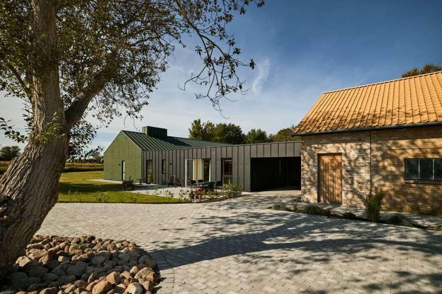 Green steel profiles set the framework for a rural family collective, Ølbyvej 178, 4623 Lille Skensved, Denmark
